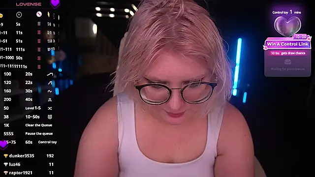 Snapshot of CoolTatis chatting on January 2025 05:00:01 PM CoolTatis online show from January 2025 05:00:01 PM