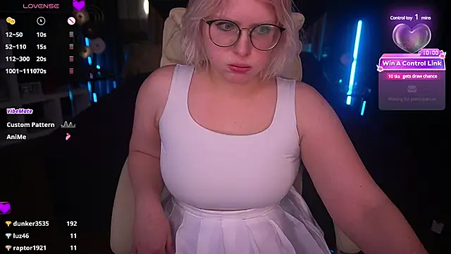 Snapshot of CoolTatis chatting on January 2025 09:15:02 PM CoolTatis online show from January 2025 09:15:02 PM