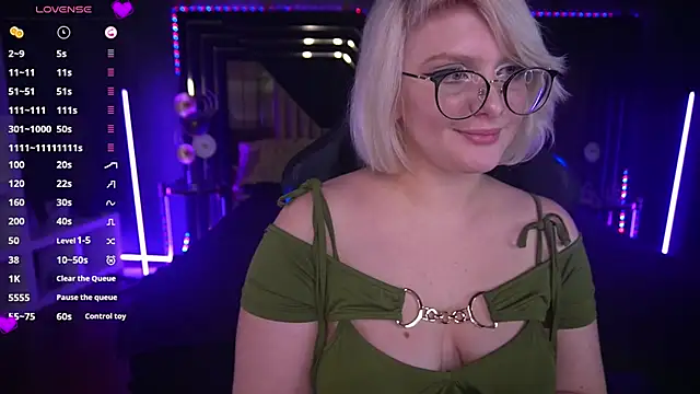 Snapshot of CoolTatis chatting on February 2025 02:35:02 PM CoolTatis online show from February 2025 02:35:02 PM