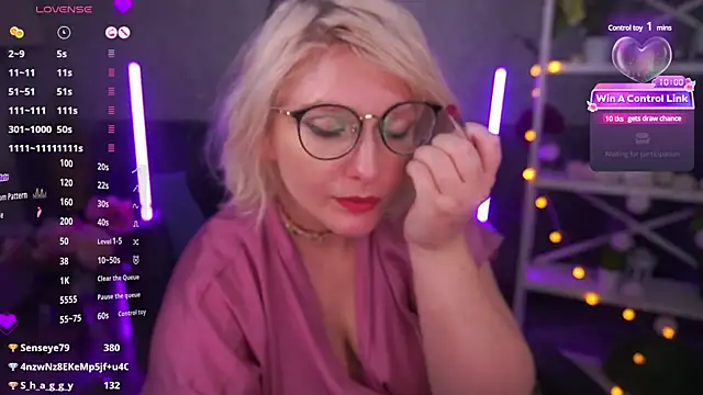 Snapshot of CoolTatis chatting on February 2025 11:32:01 PM CoolTatis online show from February 2025 11:32:01 PM