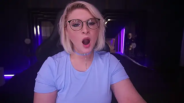 Snapshot of CoolTatis chatting on March 2025 09:03:01 PM CoolTatis online show from March 2025 09:03:01 PM