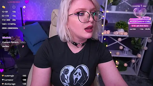 Snapshot of CoolTatis chatting on March 2025 02:12:02 PM CoolTatis online show from March 2025 02:12:02 PM