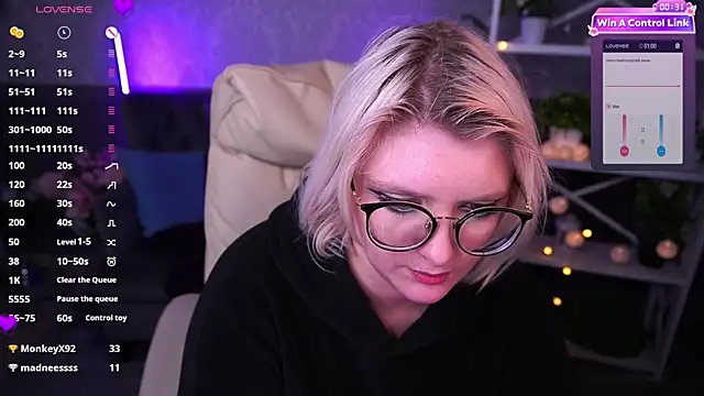 Snapshot of CoolTatis chatting on March 2025 05:21:01 PM CoolTatis online show from March 2025 05:21:01 PM