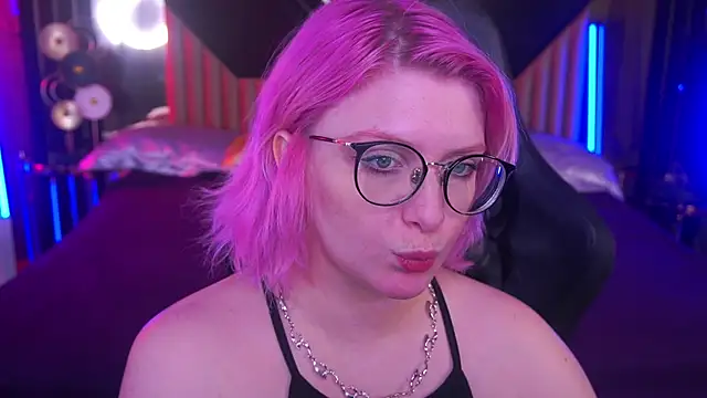 Snapshot of CoolTatis chatting on September 2025 11:21:02 AM CoolTatis online show from September 2025 11:21:02 AM