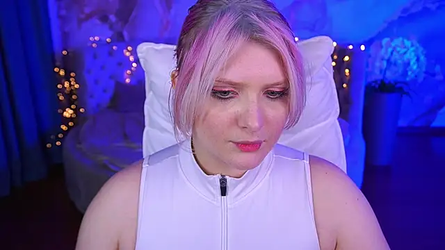 Snapshot of CoolTatis chatting on October 2025 02:35:01 PM CoolTatis online show from October 2025 02:35:01 PM