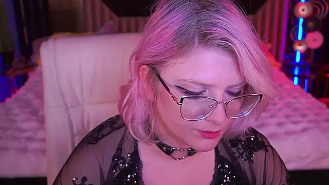 Snapshot of CoolTatis chatting on November 2025 08:08:02 AM CoolTatis online show from November 2025 08:08:02 AM