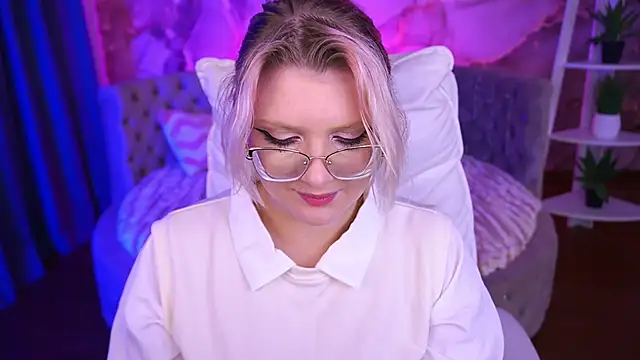 Snapshot of CoolTatis chatting on November 2025 07:01:01 AM CoolTatis online show from November 2025 07:01:01 AM