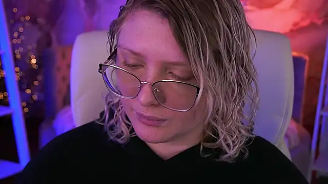 Snapshot of CoolTatis chatting on February 2026 02:10:01 PM CoolTatis online show from February 2026 02:10:01 PM