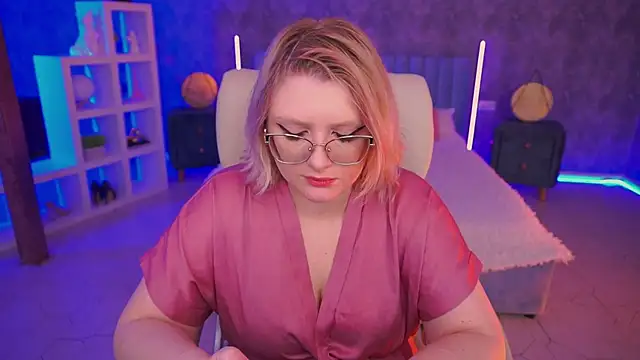 Snapshot of CoolTatis chatting on June 2026 06:07:01 AM CoolTatis online show from June 2026 06:07:01 AM