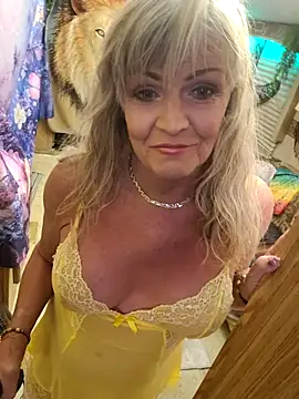 Snapshot of annika_lately chatting on March 2026 03:28:01 AM annika lately online show from March 2026 03:28:01 AM