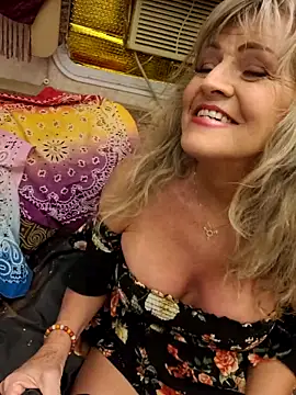 Snapshot of annika_lately chatting on April 2026 02:33:01 AM annika lately online show from April 2026 02:33:01 AM