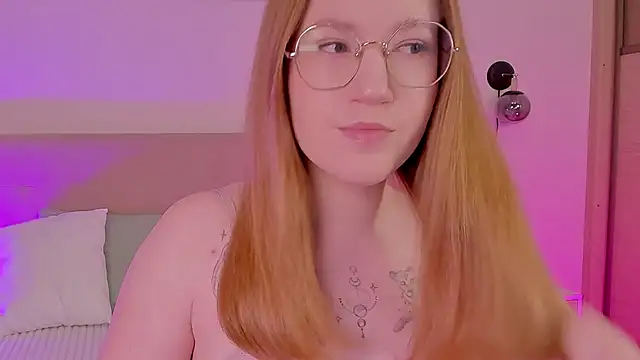 Snapshot of Tori_the_witch chatting on February 2025 07:04:02 AM Tori the witch online show from February 2025 07:04:02 AM