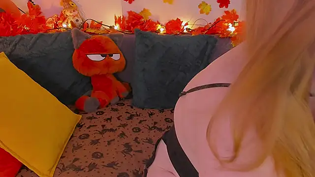 Snapshot of Tori_the_witch chatting on November 2025 08:06:01 AM Tori the witch online show from November 2025 08:06:01 AM