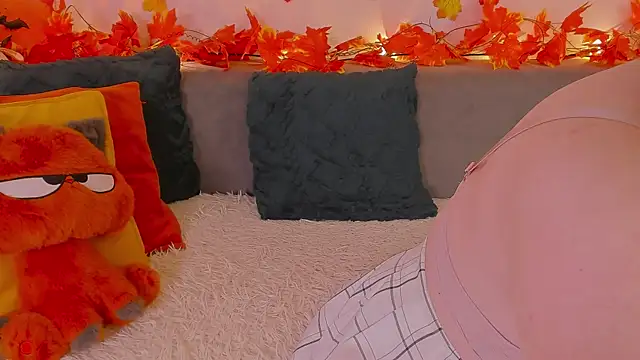 Snapshot of Tori_the_witch chatting on November 2025 06:46:01 AM Tori the witch online show from November 2025 06:46:01 AM