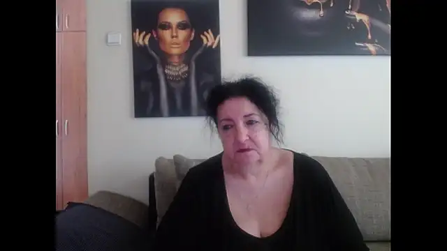 Snapshot of maturekorine chatting on April 2026 12:21:02 PM maturekorine online show from April 2026 12:21:02 PM