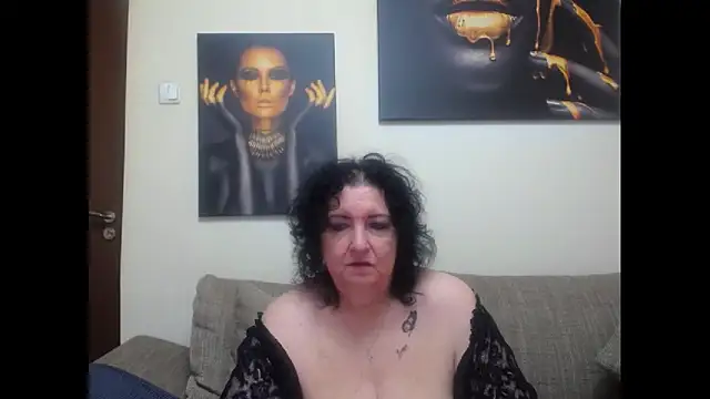 Snapshot of maturekorine chatting on May 2026 02:12:01 PM maturekorine online show from May 2026 02:12:01 PM