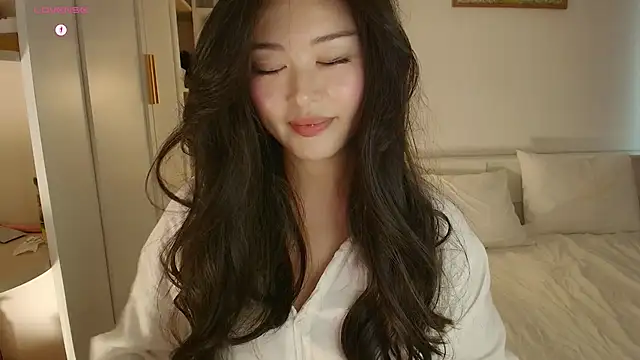 Snapshot of tenderlybaee chatting on October 2025 04:15:01 AM tenderlybaee online show from October 2025 04:15:01 AM