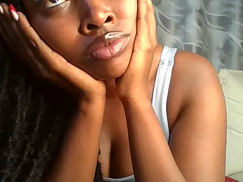 Snapshot of Chocolate_queen2 chatting on December 2024 06:08:02 AM Chocolate queen2 online show from December 2024 06:08:02 AM