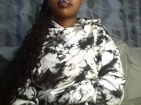 Snapshot of Chocolate_queen2 chatting on December 2024 08:37:01 PM Chocolate queen2 online show from December 2024 08:37:01 PM