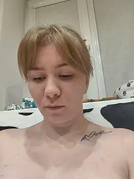 D0nna  online show from December 2025 03:28:02 PM