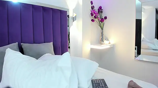 LindsyCater online show from December 2024 03:11:01 PM