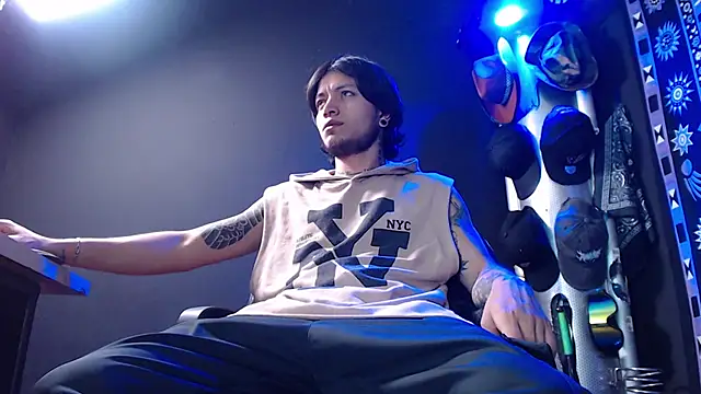 Dicaprioo  online show from February 2025 06:43:01 PM