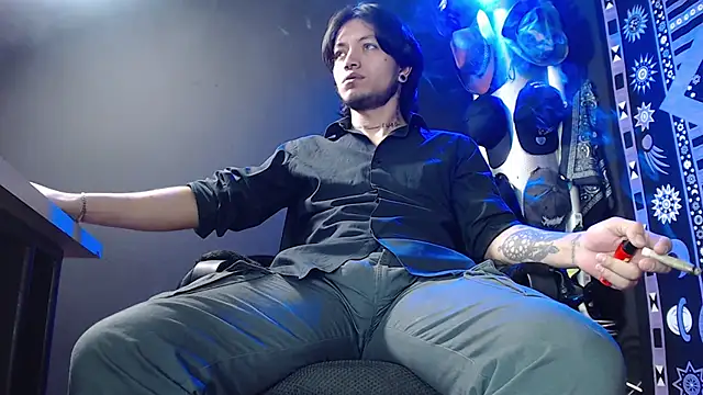 Dicaprioo  online show from February 2025 04:00:01 PM