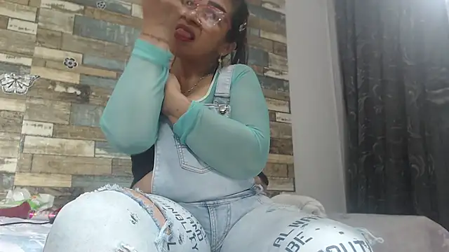 Snapshot of LITLESTAR chatting on February 2025 07:35:01 PM LITLESTAR online show from February 2025 07:35:01 PM