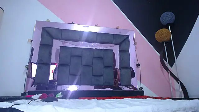 Snapshot of LITLESTAR chatting on March 2025 06:43:02 PM LITLESTAR online show from March 2025 06:43:02 PM