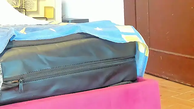 Snapshot of LITLESTAR chatting on September 2025 03:28:01 PM LITLESTAR online show from September 2025 03:28:01 PM