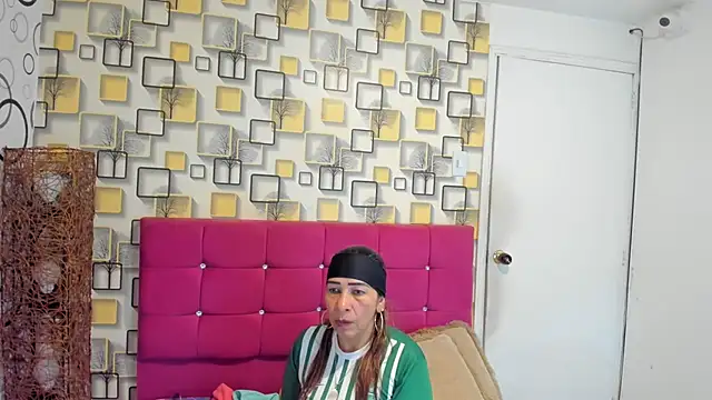 Snapshot of LITLESTAR chatting on November 2025 06:19:02 PM LITLESTAR online show from November 2025 06:19:02 PM