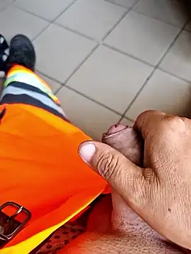 Szeltolo001 online show from September 2025 12:28:02 PM