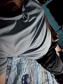 Snapshot of GILBERTHOR92 chatting on January 2026 04:37:02 AM GILBERTHOR92 online show from January 2026 04:37:02 AM