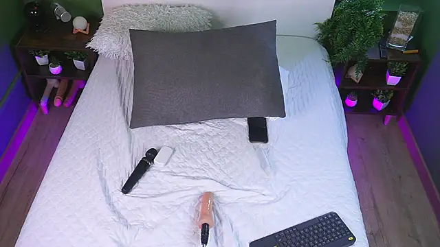 Snapshot of RaquelLust chatting on February 2025 07:58:02 AM RaquelLust online show from February 2025 07:58:02 AM