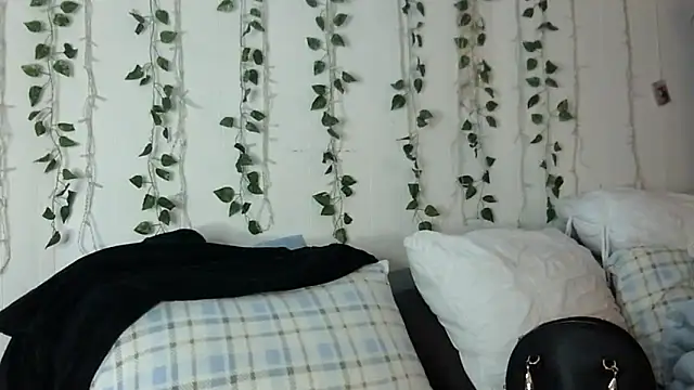 Snapshot of Erotic_nayma chatting on March 2025 02:01:02 PM Erotic nayma online show from March 2025 02:01:02 PM