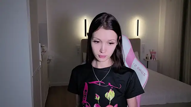 Snapshot of sweetiebones chatting on July 2026 03:47:02 PM sweetiebones online show from July 2026 03:47:02 PM