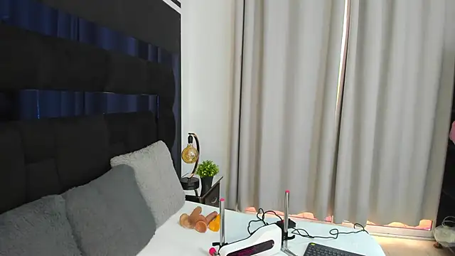 CahitlinBell online show from December 2024 08:58:02 PM