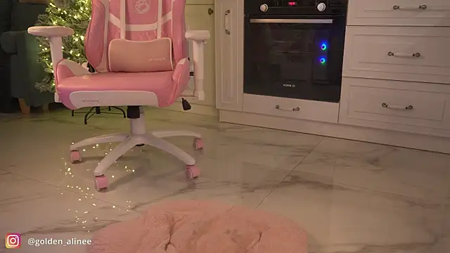 Golden Aline online show from January 2025 09:12:01 PM