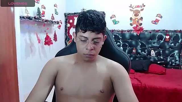 Snapshot of Wiiliam_20 chatting on December 2024 06:38:02 PM Wiiliam 20 online show from December 2024 06:38:02 PM