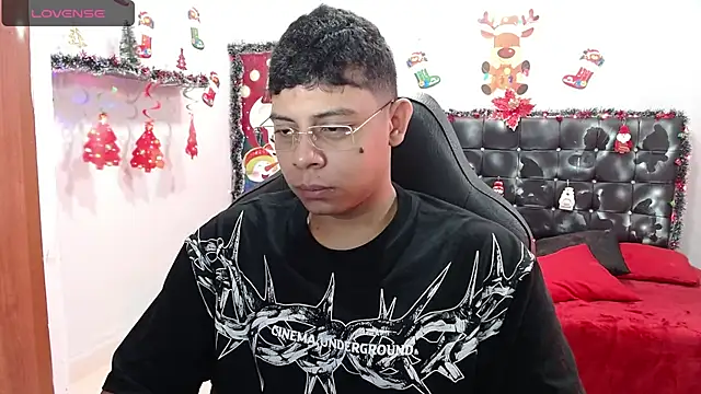 Snapshot of Wiiliam_20 chatting on December 2024 01:11:02 PM Wiiliam 20 online show from December 2024 01:11:02 PM