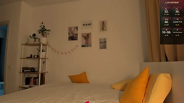 Snapshot of _Lora_Palmer chatting on February 2025 08:31:01 PM Lora Palmer online show from February 2025 08:31:01 PM