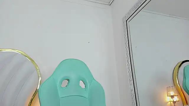 Snapshot of EmmaCrush chatting on January 2025 11:56:01 PM EmmaCrush online show from January 2025 11:56:01 PM