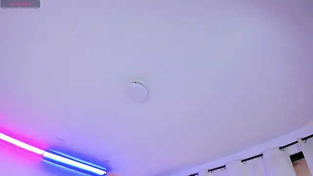 Snapshot of EmmaCrush chatting on February 2025 08:20:02 PM EmmaCrush online show from February 2025 08:20:02 PM