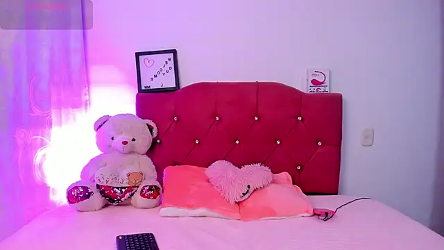 Snapshot of LucianaTomson chatting on October 2025 11:02:01 PM LucianaTomson online show from October 2025 11:02:01 PM