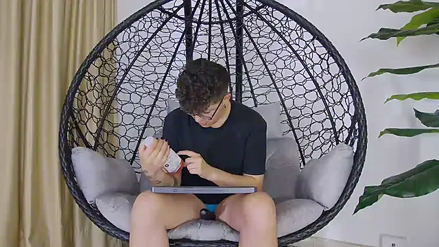 alex noa online show from November 2025 07:25:01 PM