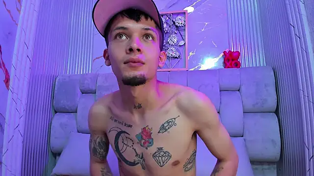 Snapshot of kendalltaylorr chatting on February 2025 03:34:02 AM kendalltaylorr online show from February 2025 03:34:02 AM