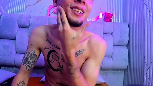 Snapshot of kendalltaylorr chatting on February 2025 09:45:02 AM kendalltaylorr online show from February 2025 09:45:02 AM