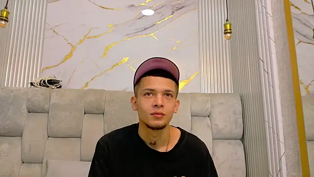 Snapshot of kendalltaylorr chatting on November 2025 12:49:01 PM kendalltaylorr online show from November 2025 12:49:01 PM