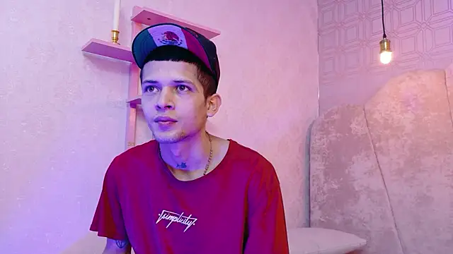 Snapshot of kendalltaylorr chatting on December 2025 12:36:02 PM kendalltaylorr online show from December 2025 12:36:02 PM