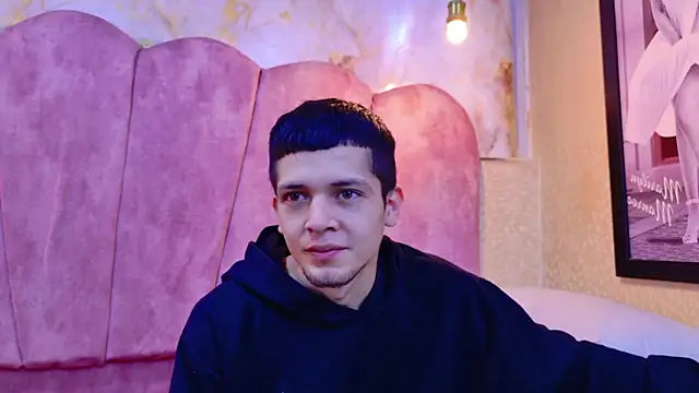 Snapshot of kendalltaylorr chatting on December 2025 12:32:01 PM kendalltaylorr online show from December 2025 12:32:01 PM